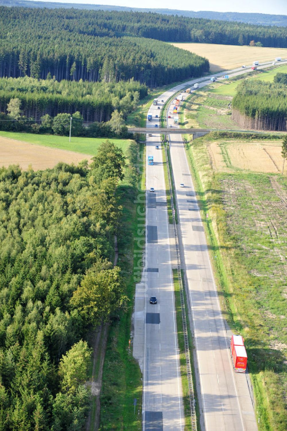 Dittersdorf von oben - Bauwerke und Streckenführung der BAB Bundesautobahn A9 bei Dittersdorf in Thüringen