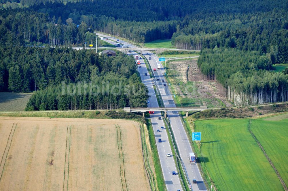 Luftaufnahme Dittersdorf - Bauwerke und Streckenführung der BAB Bundesautobahn A9 bei Dittersdorf in Thüringen