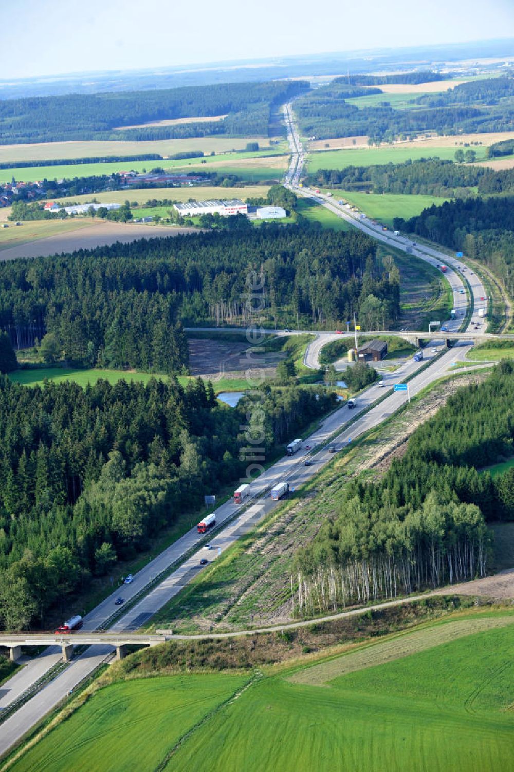 Luftaufnahme Dittersdorf - Bauwerke und Streckenführung der BAB Bundesautobahn A9 bei Dittersdorf in Thüringen