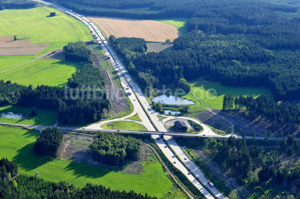 Luftaufnahme Dittersdorf - Bauwerke und Streckenführung der BAB Bundesautobahn A9 bei Dittersdorf in Thüringen