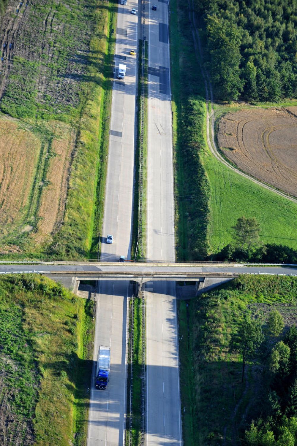 Luftaufnahme Dittersdorf - Bauwerke und Streckenführung der BAB Bundesautobahn A9 bei Dittersdorf in Thüringen