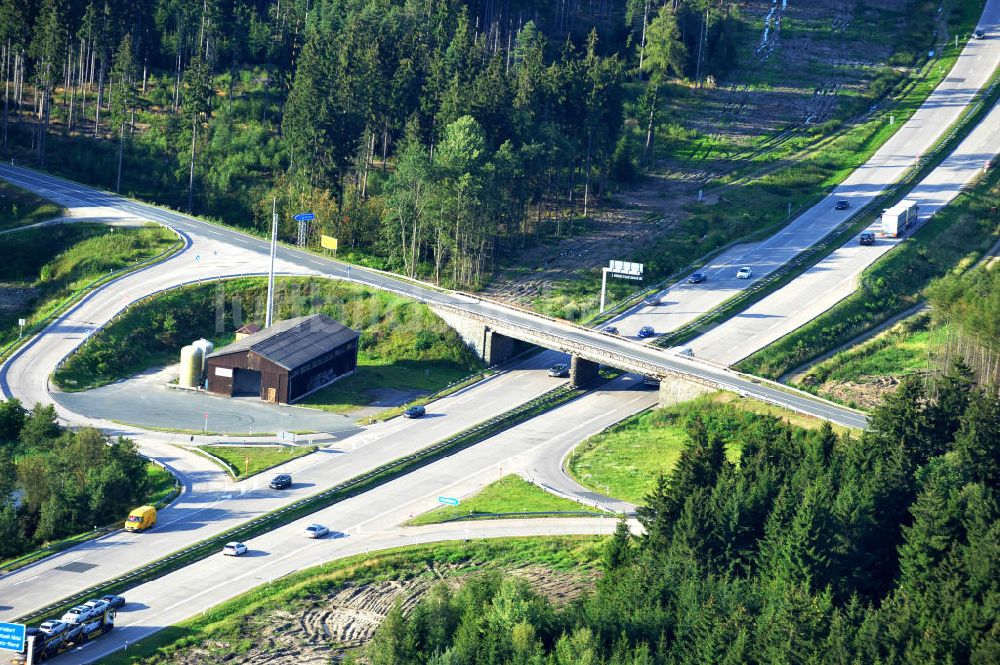 Dittersdorf aus der Vogelperspektive: Bauwerke und Streckenführung der BAB Bundesautobahn A9 bei Dittersdorf in Thüringen