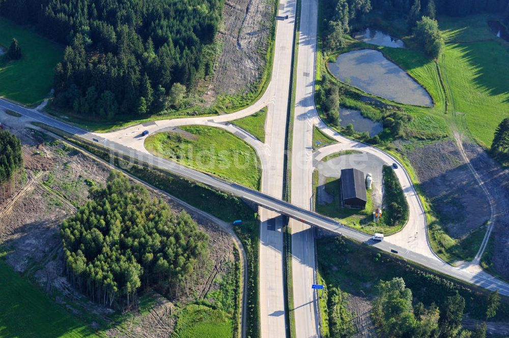 Luftaufnahme Dittersdorf - Bauwerke und Streckenführung der BAB Bundesautobahn A9 bei Dittersdorf in Thüringen