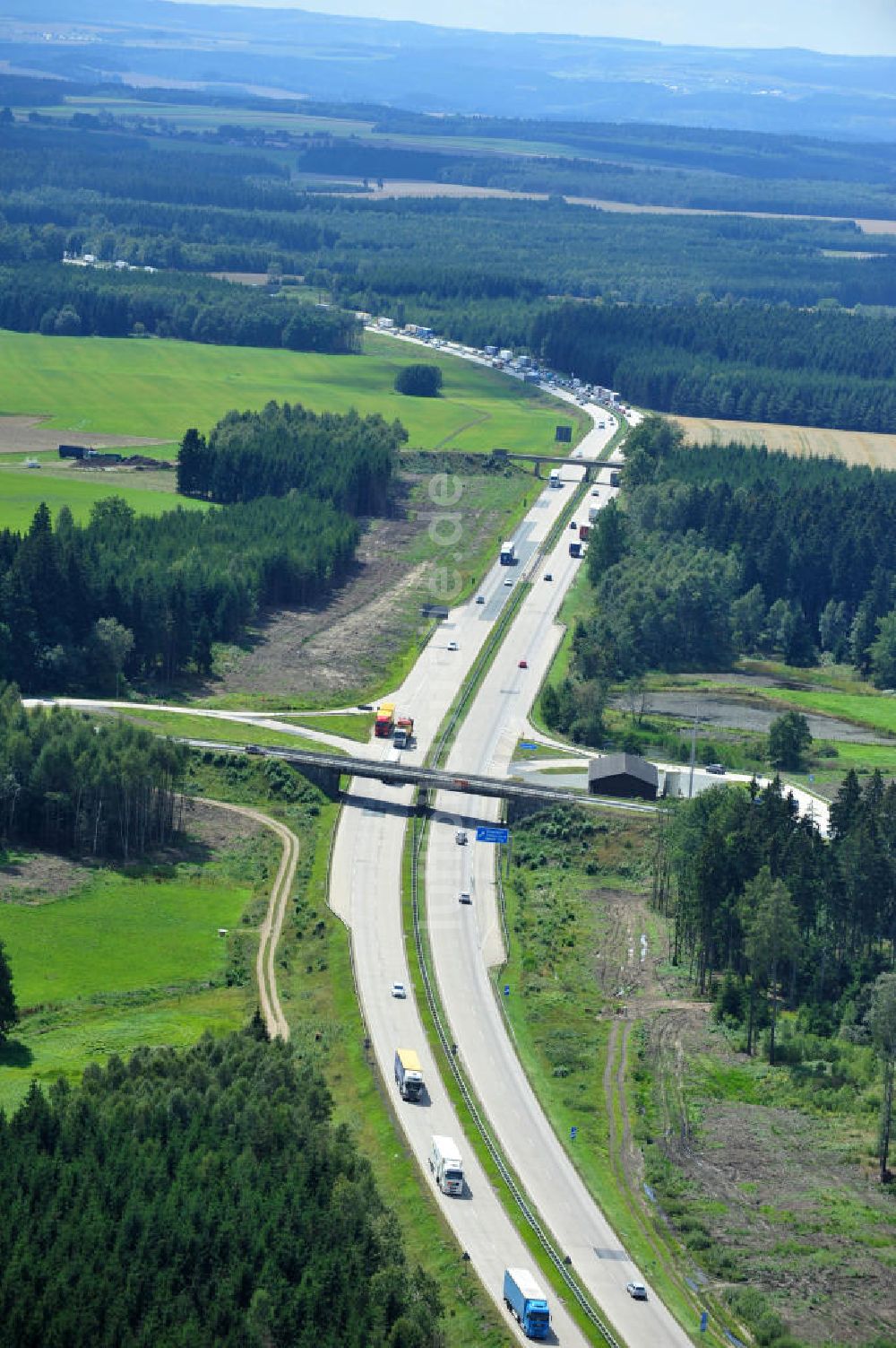 Luftaufnahme Dittersdorf - Bauwerke und Streckenführung der BAB Bundesautobahn A9 bei Dittersdorf in Thüringen