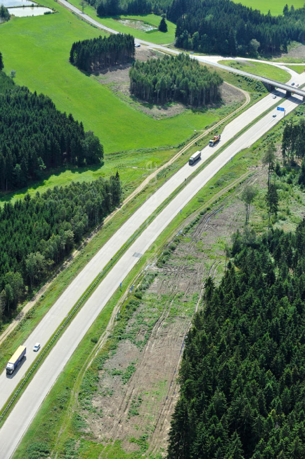 Luftbild Dittersdorf - Bauwerke und Streckenführung der BAB Bundesautobahn A9 bei Dittersdorf in Thüringen