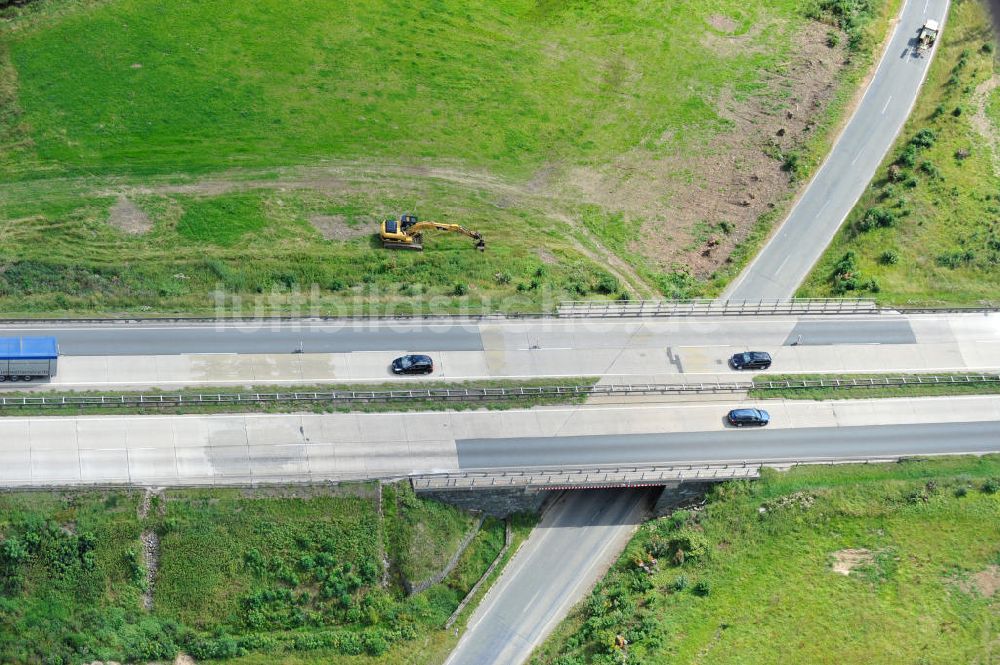 Luftaufnahme Görkwitz - Bauwerke und Streckenführung der BAB Bundesautobahn A9 bei Görkwitz in Thüringen