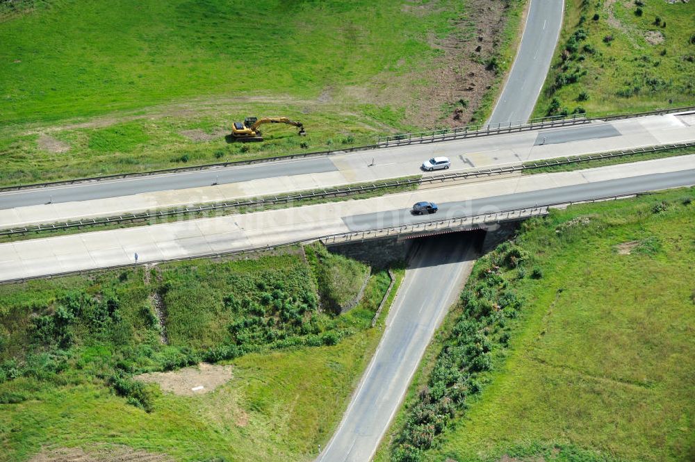 Luftaufnahme Görkwitz - Bauwerke und Streckenführung der BAB Bundesautobahn A9 bei Görkwitz in Thüringen