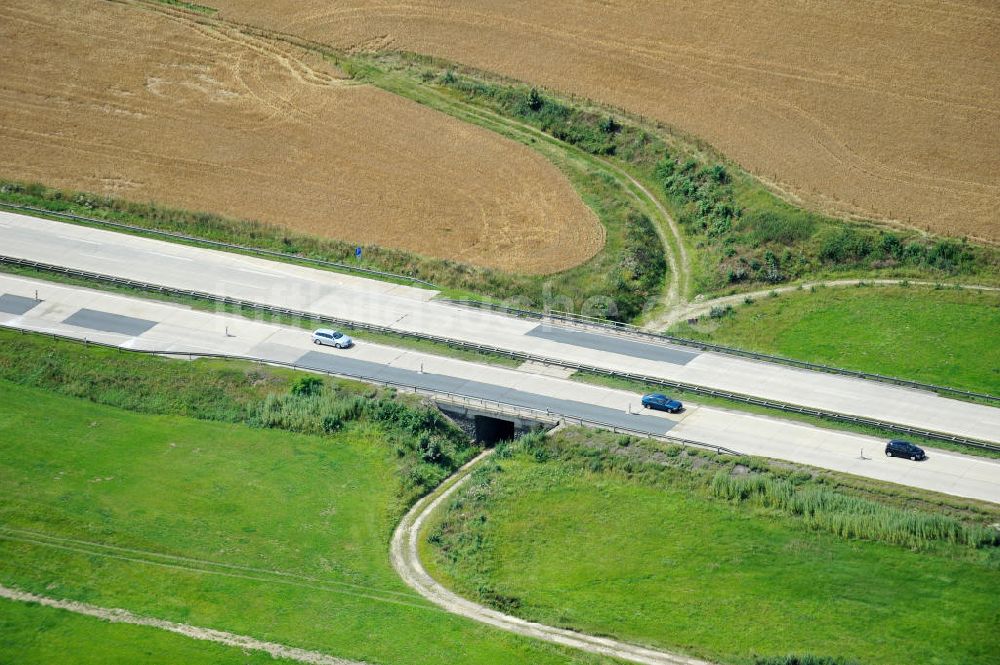 Luftaufnahme Görkwitz - Bauwerke und Streckenführung der BAB Bundesautobahn A9 bei Görkwitz in Thüringen