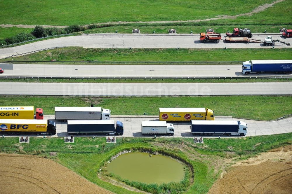 Luftaufnahme Görkwitz - Bauwerke und Streckenführung der BAB Bundesautobahn A9 bei Görkwitz in Thüringen