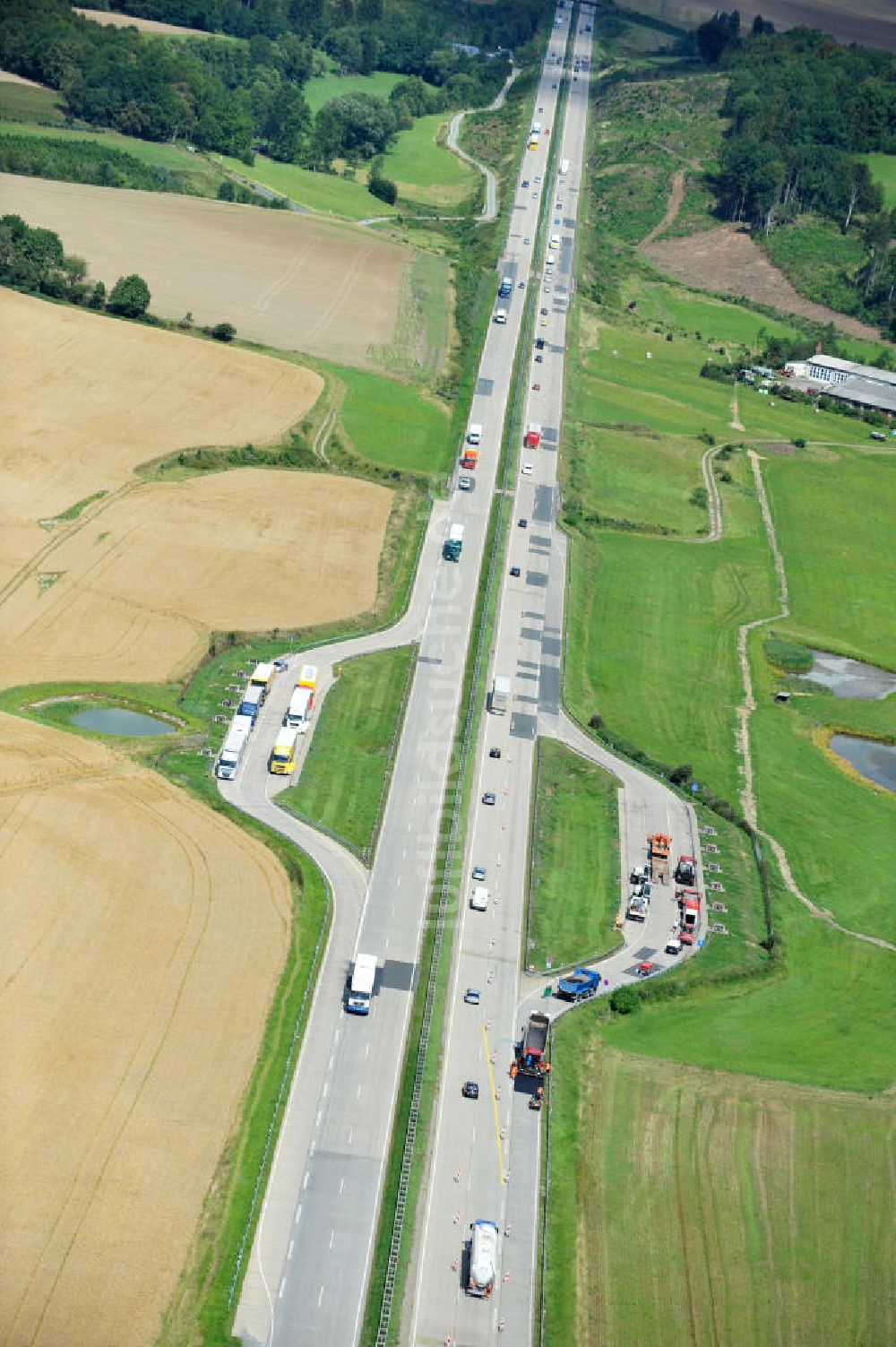 Luftaufnahme Görkwitz - Bauwerke und Streckenführung der BAB Bundesautobahn A9 bei Görkwitz in Thüringen