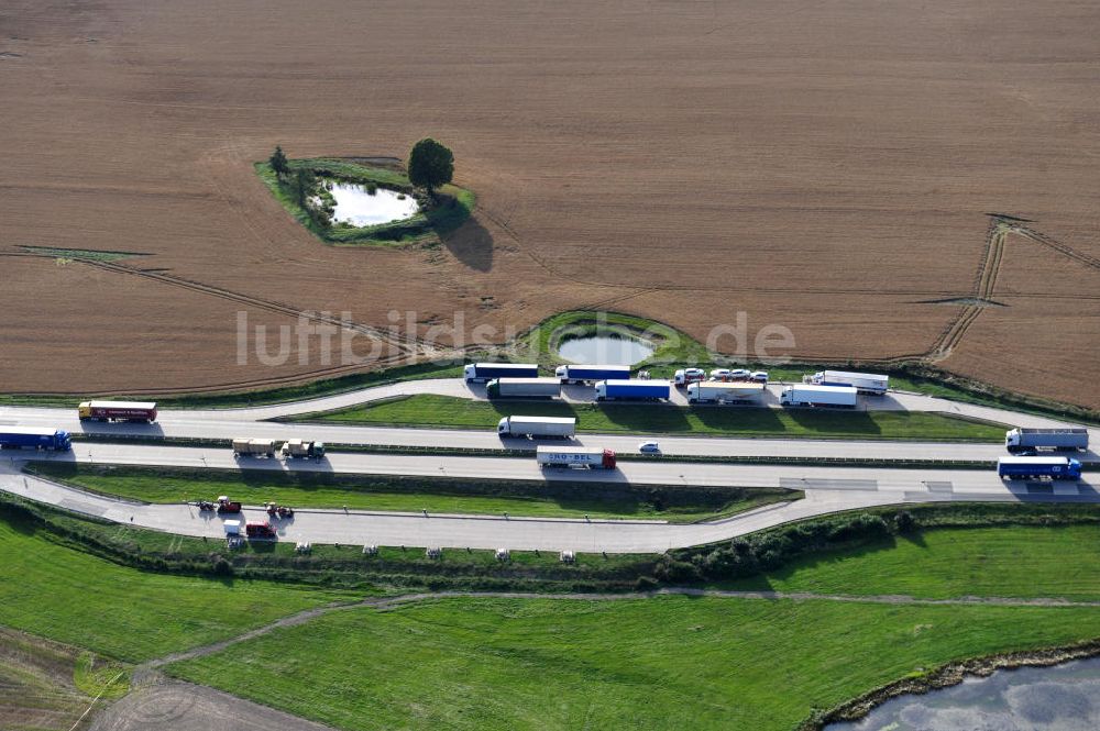 Görkwitz aus der Vogelperspektive: Bauwerke und Streckenführung der BAB Bundesautobahn A9 bei Görkwitz in Thüringen