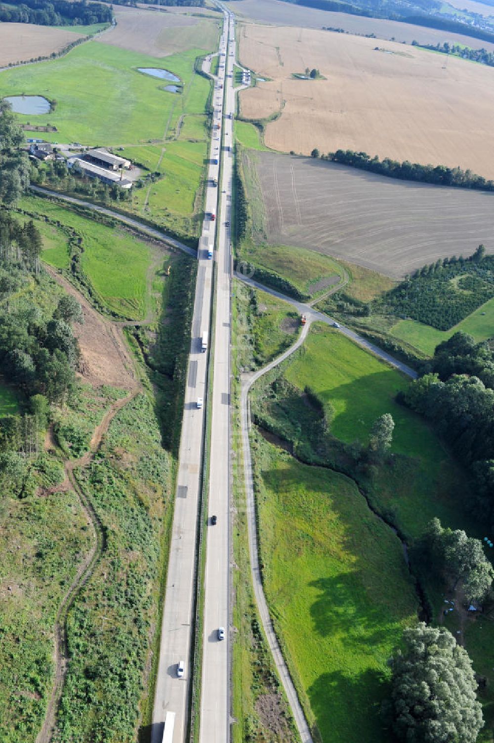 Luftaufnahme Görkwitz - Bauwerke und Streckenführung der BAB Bundesautobahn A9 bei Görkwitz in Thüringen