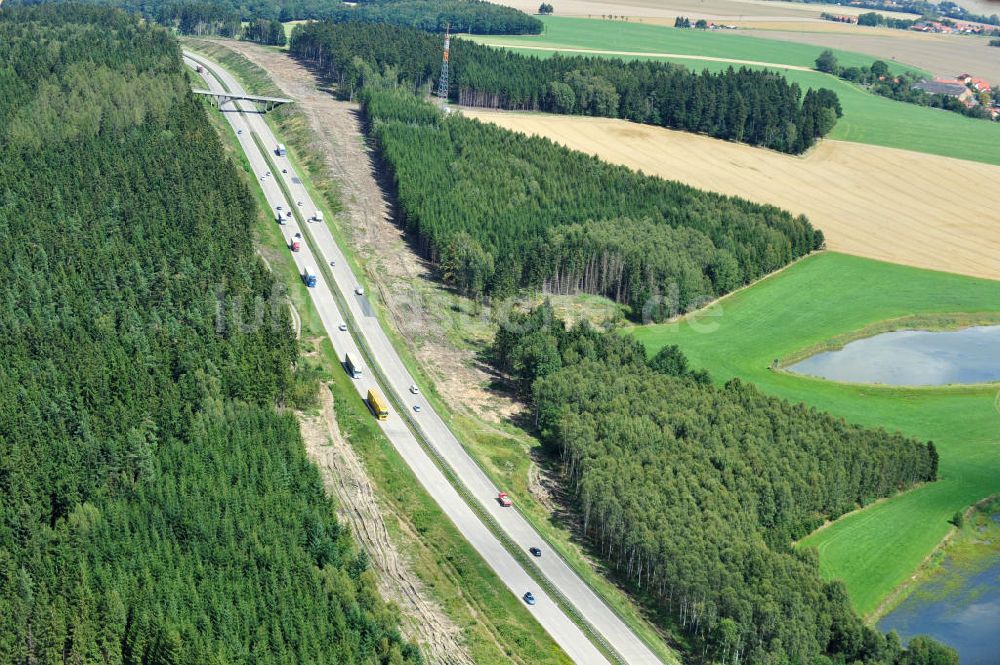 Köthnitz von oben - Bauwerke und Streckenführung der BAB Bundesautobahn A9 bei Köthnitz in Thüringen