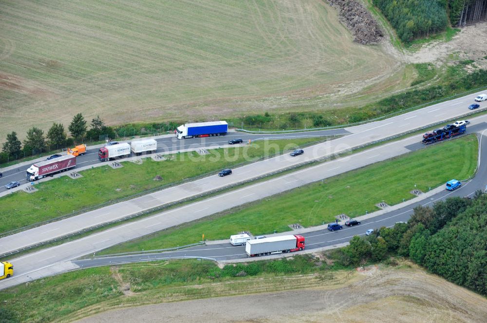 Köthnitz von oben - Bauwerke und Streckenführung der BAB Bundesautobahn A9 bei Köthnitz in Thüringen