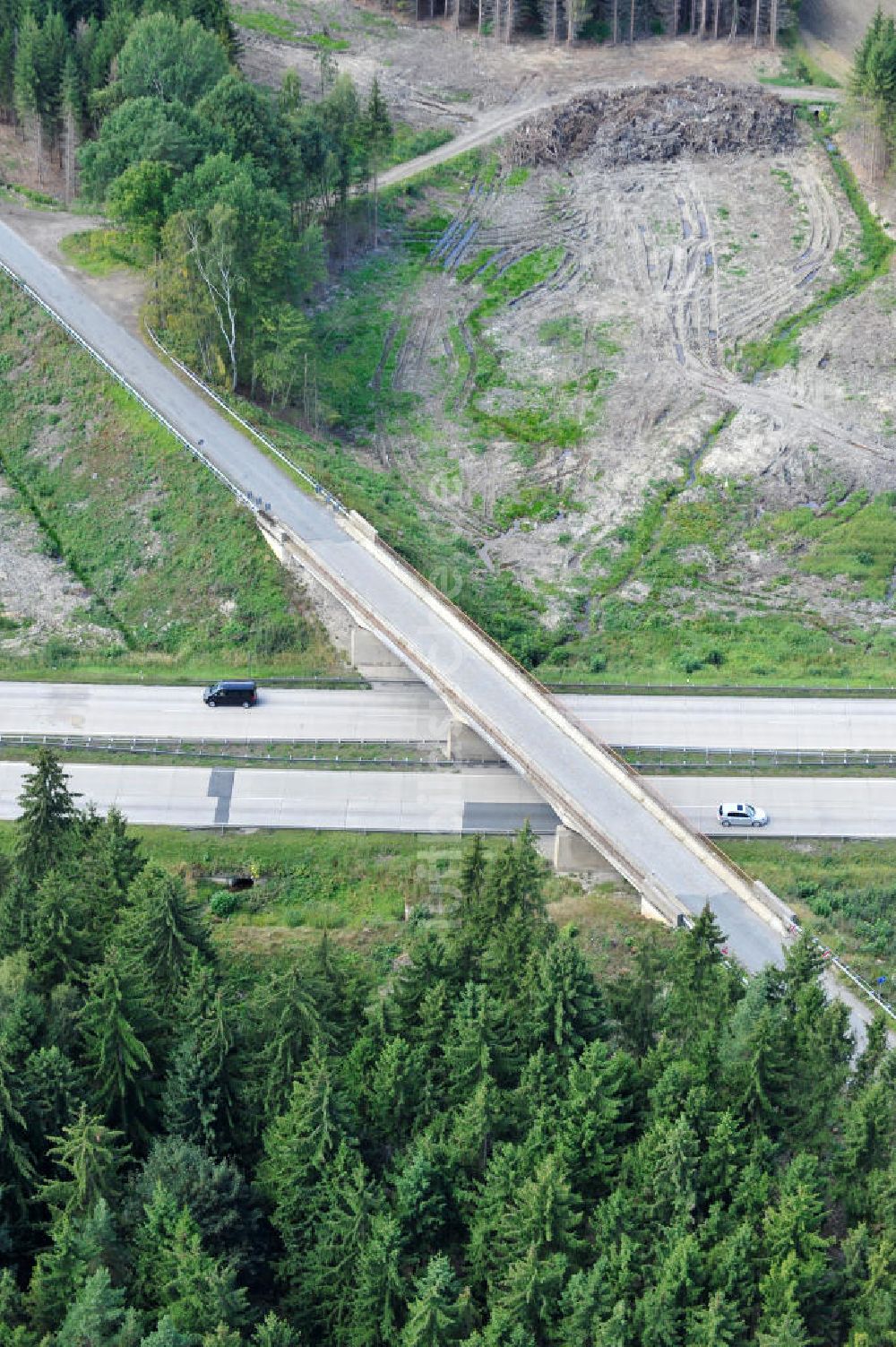 Luftaufnahme Köthnitz - Bauwerke und Streckenführung der BAB Bundesautobahn A9 bei Köthnitz in Thüringen