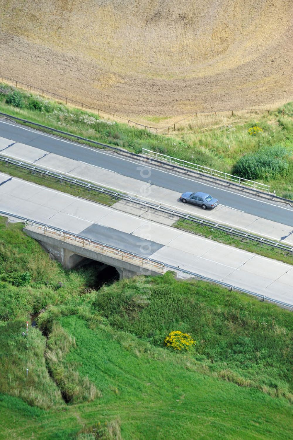 Köthnitz aus der Vogelperspektive: Bauwerke und Streckenführung der BAB Bundesautobahn A9 bei Köthnitz in Thüringen