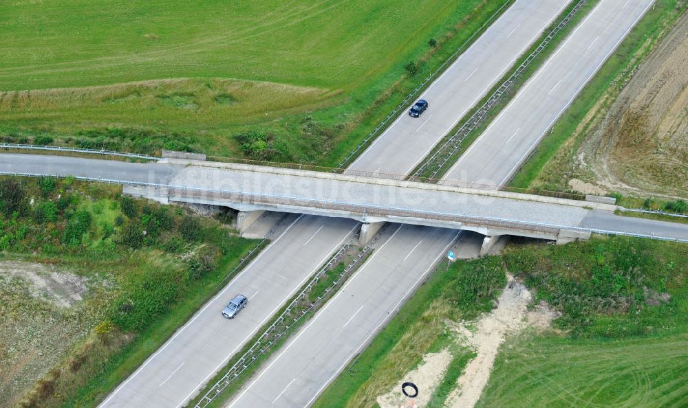 Köthnitz aus der Vogelperspektive: Bauwerke und Streckenführung der BAB Bundesautobahn A9 bei Köthnitz in Thüringen