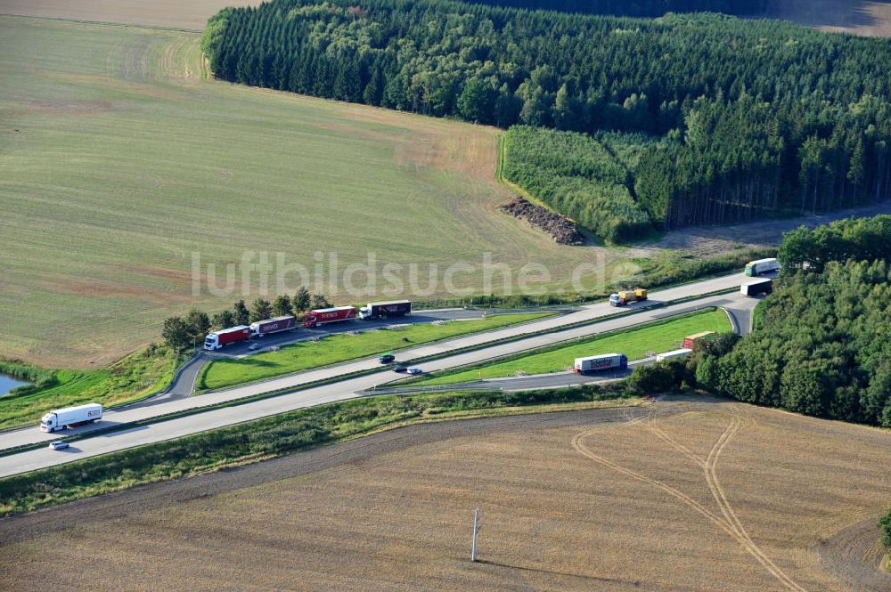 Köthnitz von oben - Bauwerke und Streckenführung der BAB Bundesautobahn A9 bei Köthnitz in Thüringen