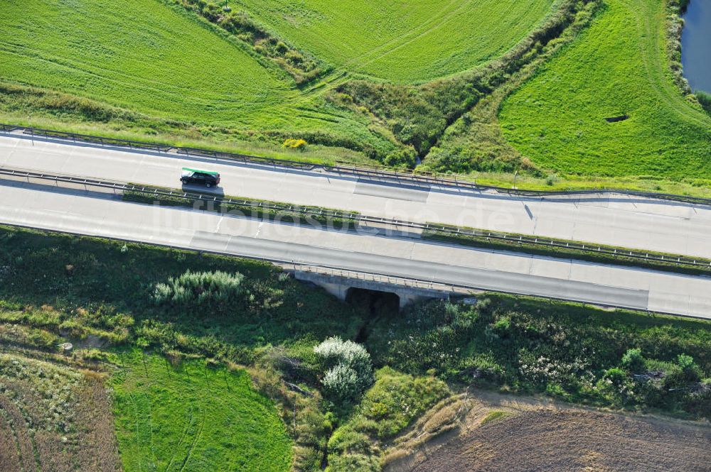 Köthnitz aus der Vogelperspektive: Bauwerke und Streckenführung der BAB Bundesautobahn A9 bei Köthnitz in Thüringen