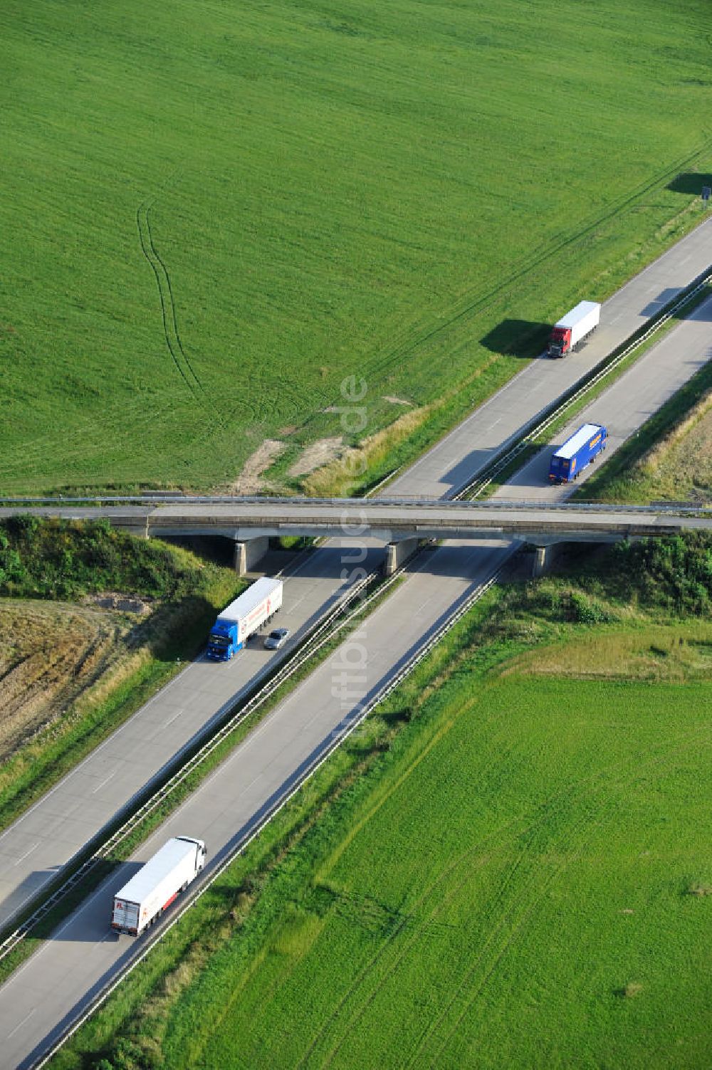 Luftbild Köthnitz - Bauwerke und Streckenführung der BAB Bundesautobahn A9 bei Köthnitz in Thüringen