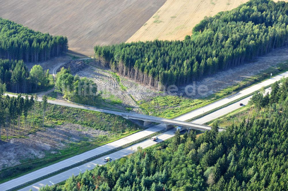 Köthnitz von oben - Bauwerke und Streckenführung der BAB Bundesautobahn A9 bei Köthnitz in Thüringen