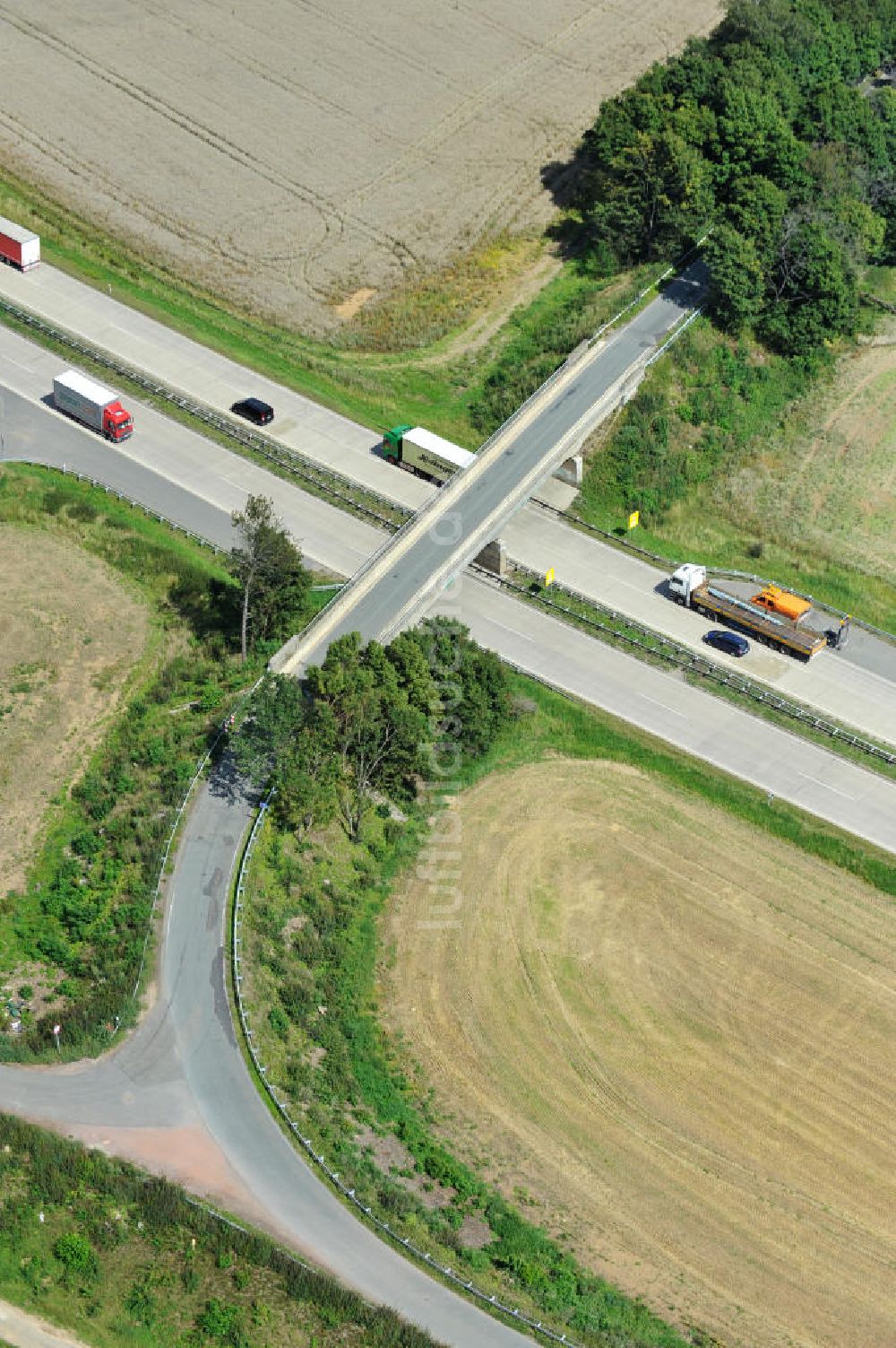 Lemnitz von oben - Bauwerke und Streckenführung der BAB Bundesautobahn A9 bei Lemnitz in Thüringen