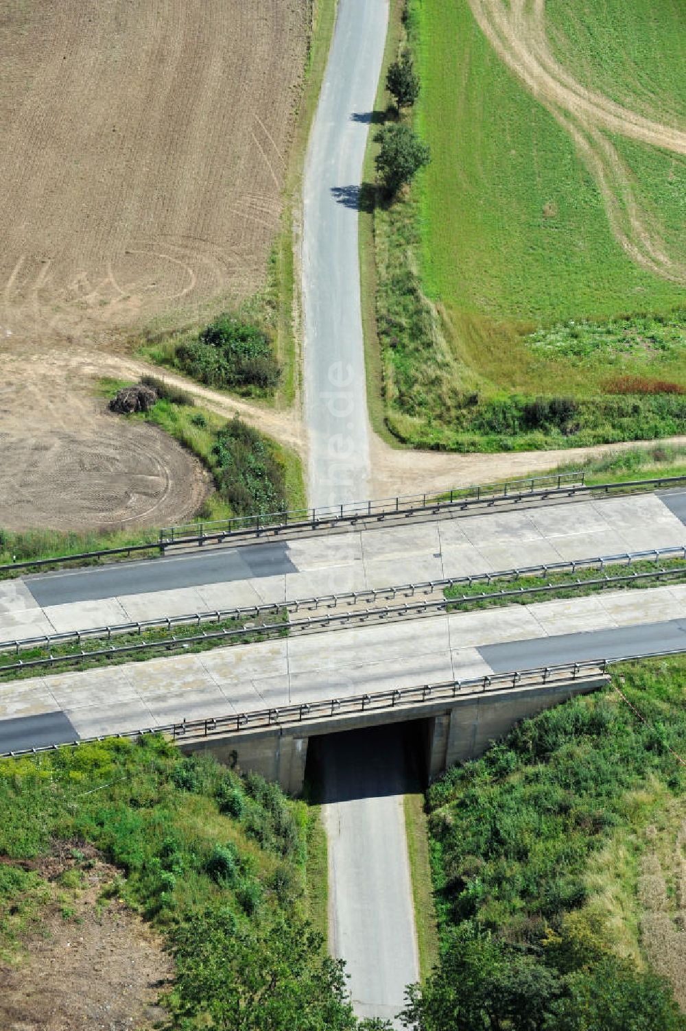 Leubsdorf aus der Vogelperspektive: Bauwerke und Streckenführung der BAB Bundesautobahn A9 bei Leubsdorf in Thüringen