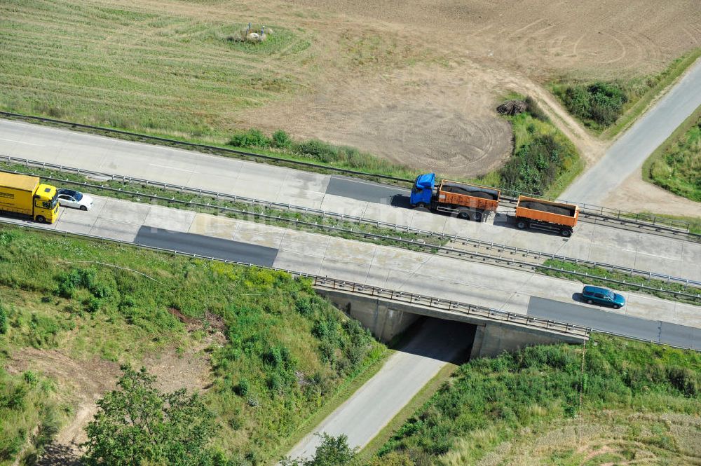 Luftbild Leubsdorf - Bauwerke und Streckenführung der BAB Bundesautobahn A9 bei Leubsdorf in Thüringen