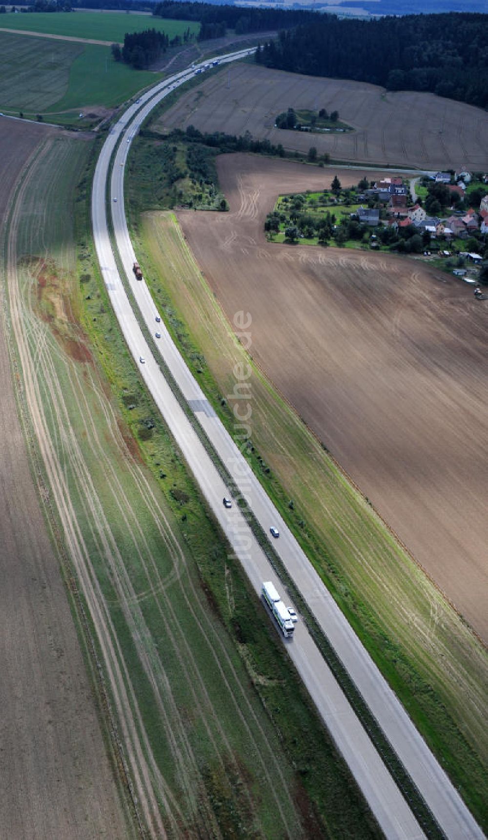 Leubsdorf aus der Vogelperspektive: Bauwerke und Streckenführung der BAB Bundesautobahn A9 bei Leubsdorf in Thüringen