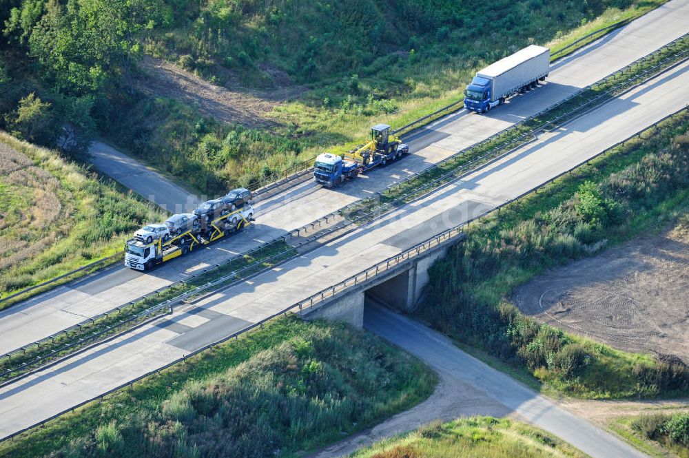 Luftbild Leubsdorf - Bauwerke und Streckenführung der BAB Bundesautobahn A9 bei Leubsdorf in Thüringen