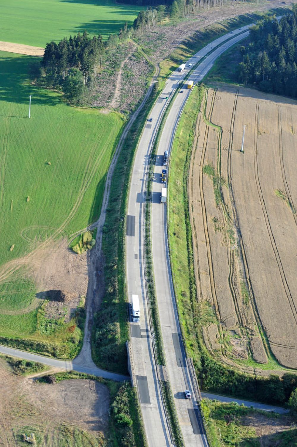 Luftaufnahme Leubsdorf - Bauwerke und Streckenführung der BAB Bundesautobahn A9 bei Leubsdorf in Thüringen