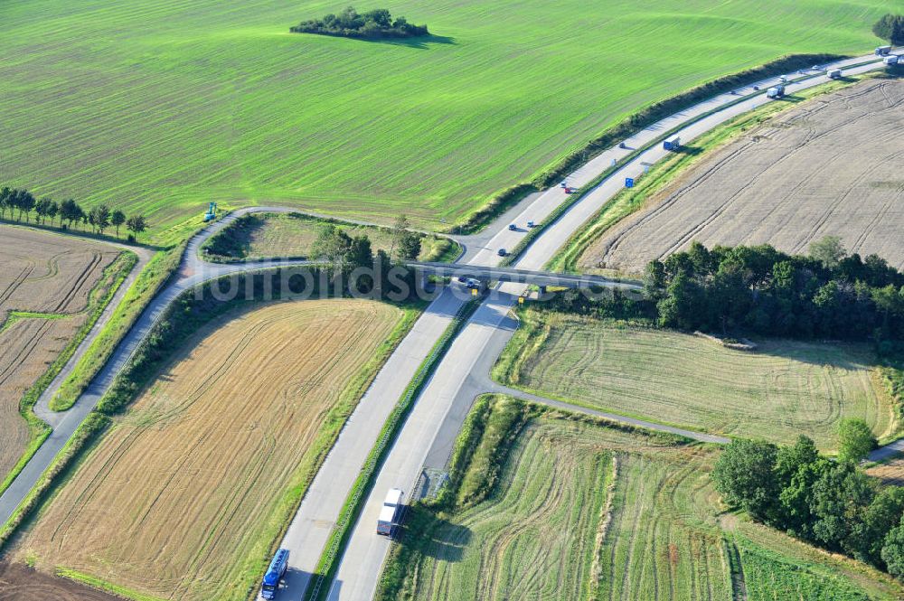 Leubsdorf aus der Vogelperspektive: Bauwerke und Streckenführung der BAB Bundesautobahn A9 bei Leubsdorf in Thüringen