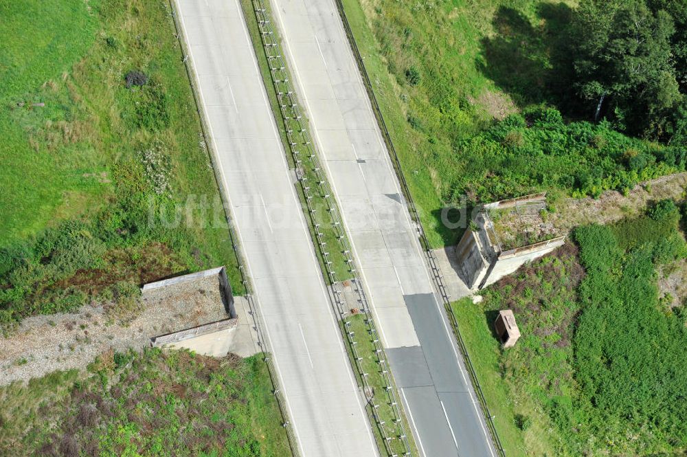 Moßbach aus der Vogelperspektive: Bauwerke und Streckenführung der BAB Bundesautobahn A9 bei Moßbach in Thüringen