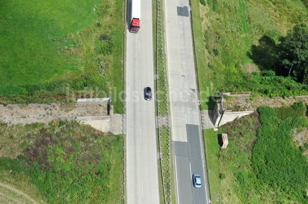 Luftbild Moßbach - Bauwerke und Streckenführung der BAB Bundesautobahn A9 bei Moßbach in Thüringen