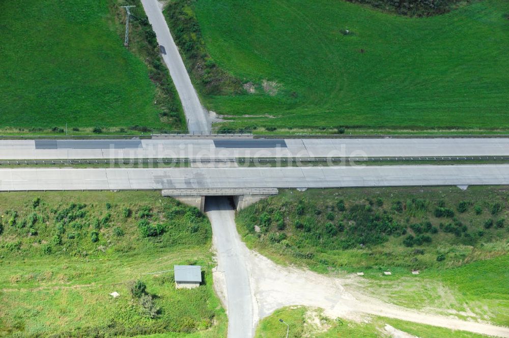 Luftaufnahme Moßbach - Bauwerke und Streckenführung der BAB Bundesautobahn A9 bei Moßbach in Thüringen