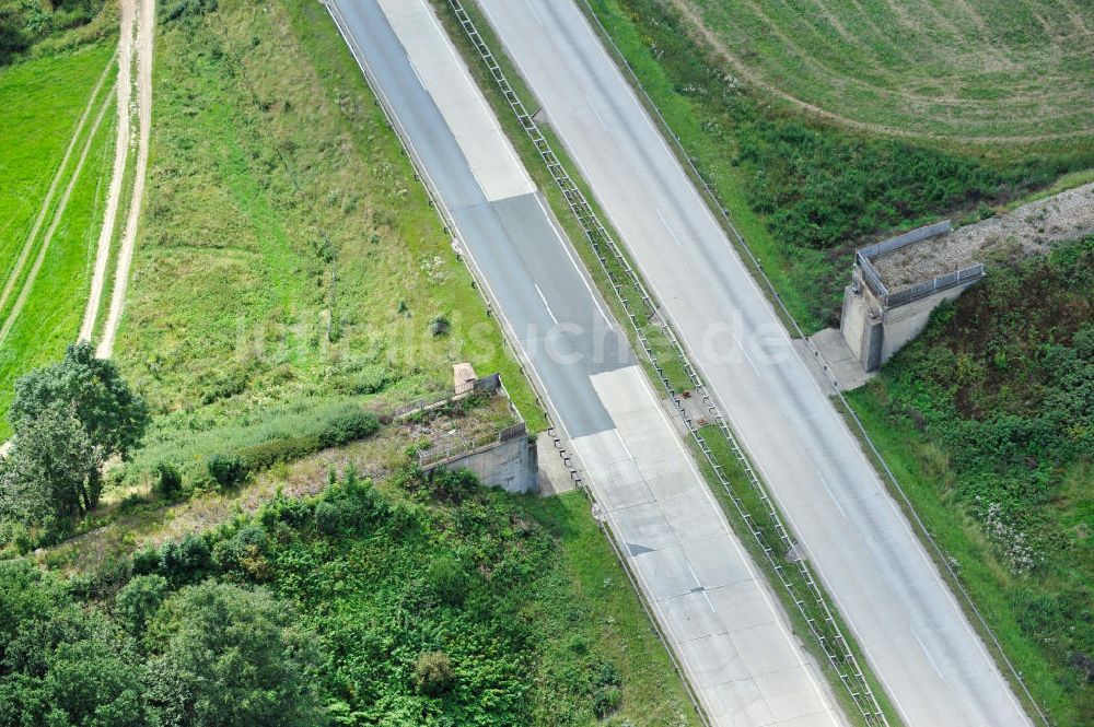 Moßbach aus der Vogelperspektive: Bauwerke und Streckenführung der BAB Bundesautobahn A9 bei Moßbach in Thüringen