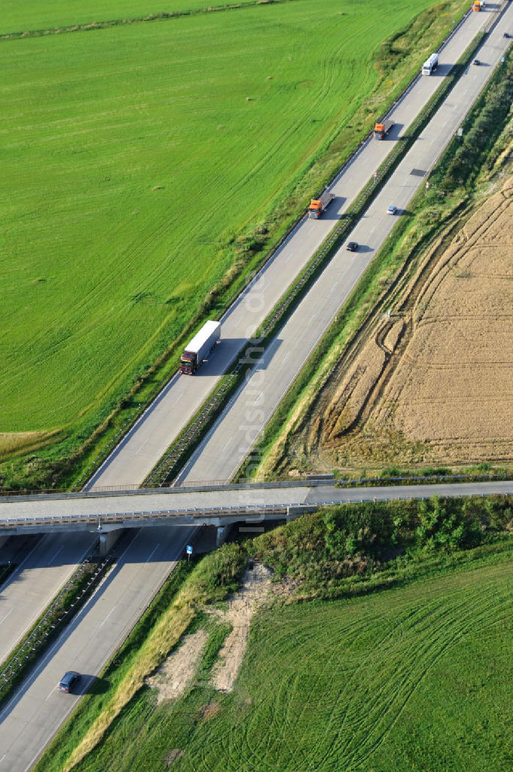 Moßbach von oben - Bauwerke und Streckenführung der BAB Bundesautobahn A9 bei Moßbach in Thüringen