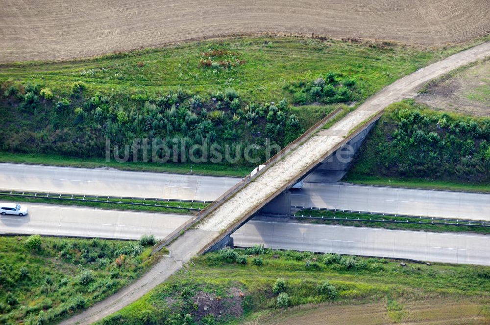 Neuendorf aus der Vogelperspektive: Bauwerke und Streckenführung der BAB Bundesautobahn A9 bei Neundorf in Thüringen