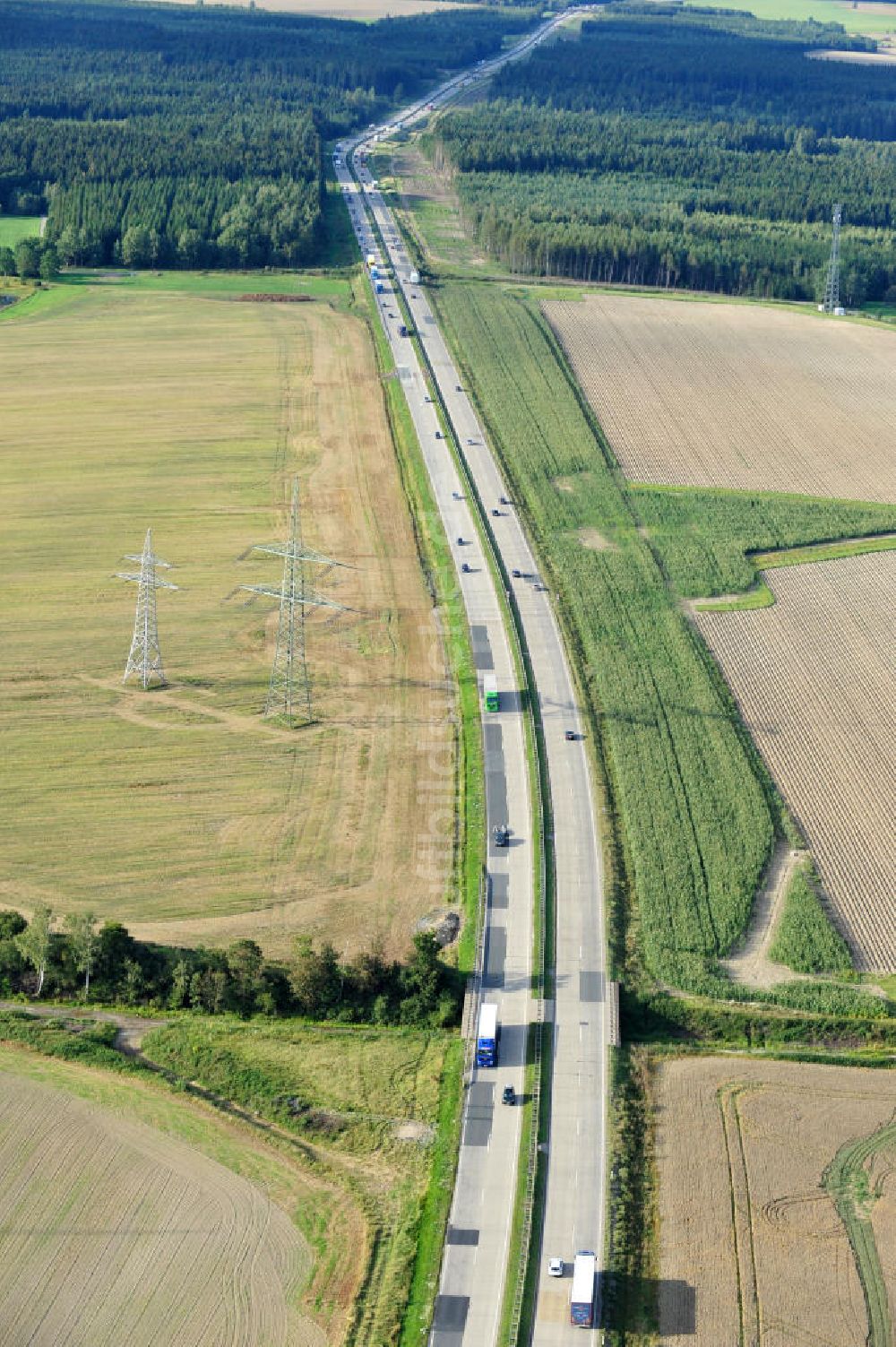 Neuendorf aus der Vogelperspektive: Bauwerke und Streckenführung der BAB Bundesautobahn A9 bei Neundorf in Thüringen