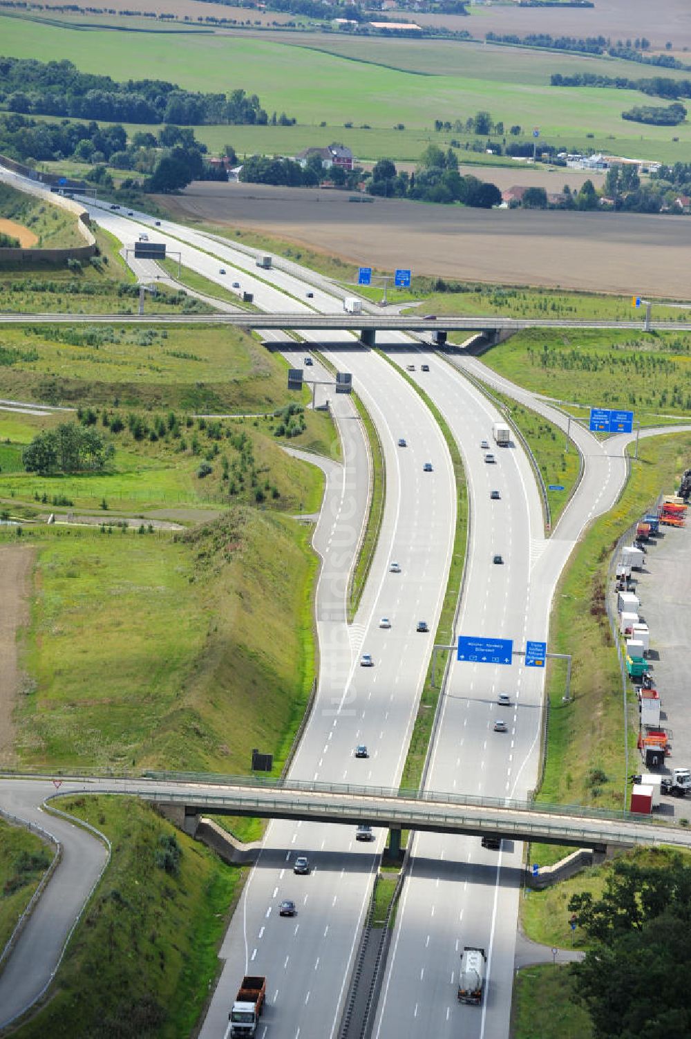 Luftbild Oberpöllnitz - Bauwerke und Streckenführung der BAB Bundesautobahn A9 bei Oberpöllnitz in Thüringen