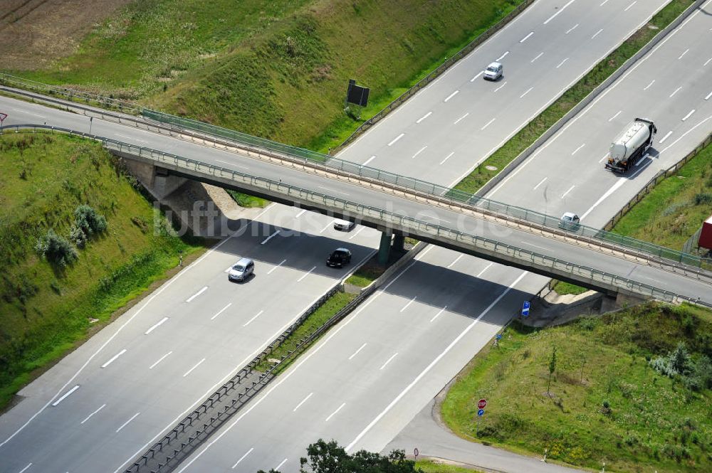 Oberpöllnitz von oben - Bauwerke und Streckenführung der BAB Bundesautobahn A9 bei Oberpöllnitz in Thüringen