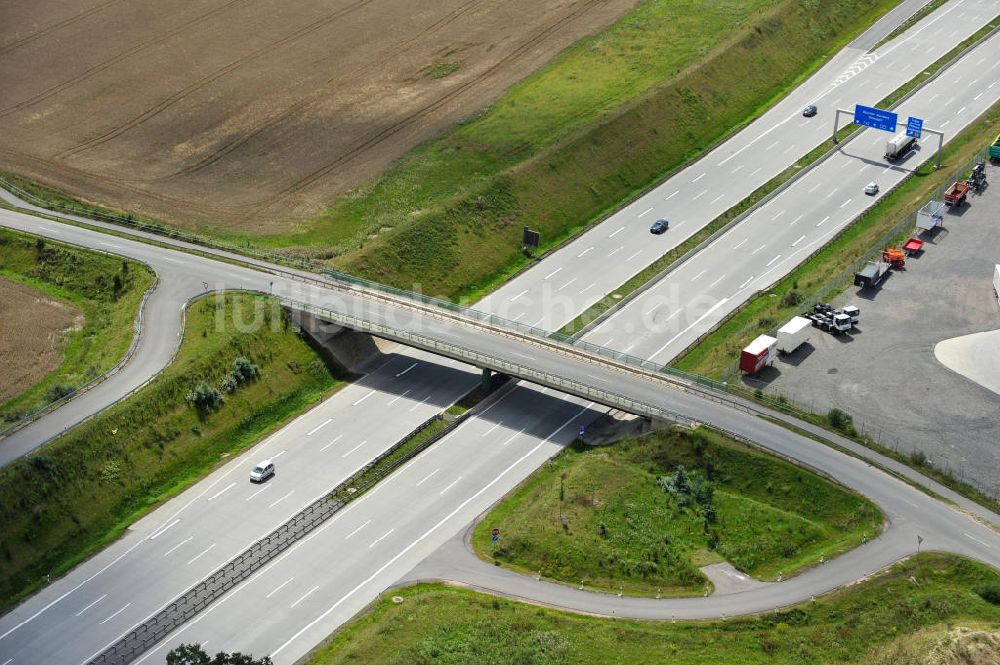 Oberpöllnitz aus der Vogelperspektive: Bauwerke und Streckenführung der BAB Bundesautobahn A9 bei Oberpöllnitz in Thüringen