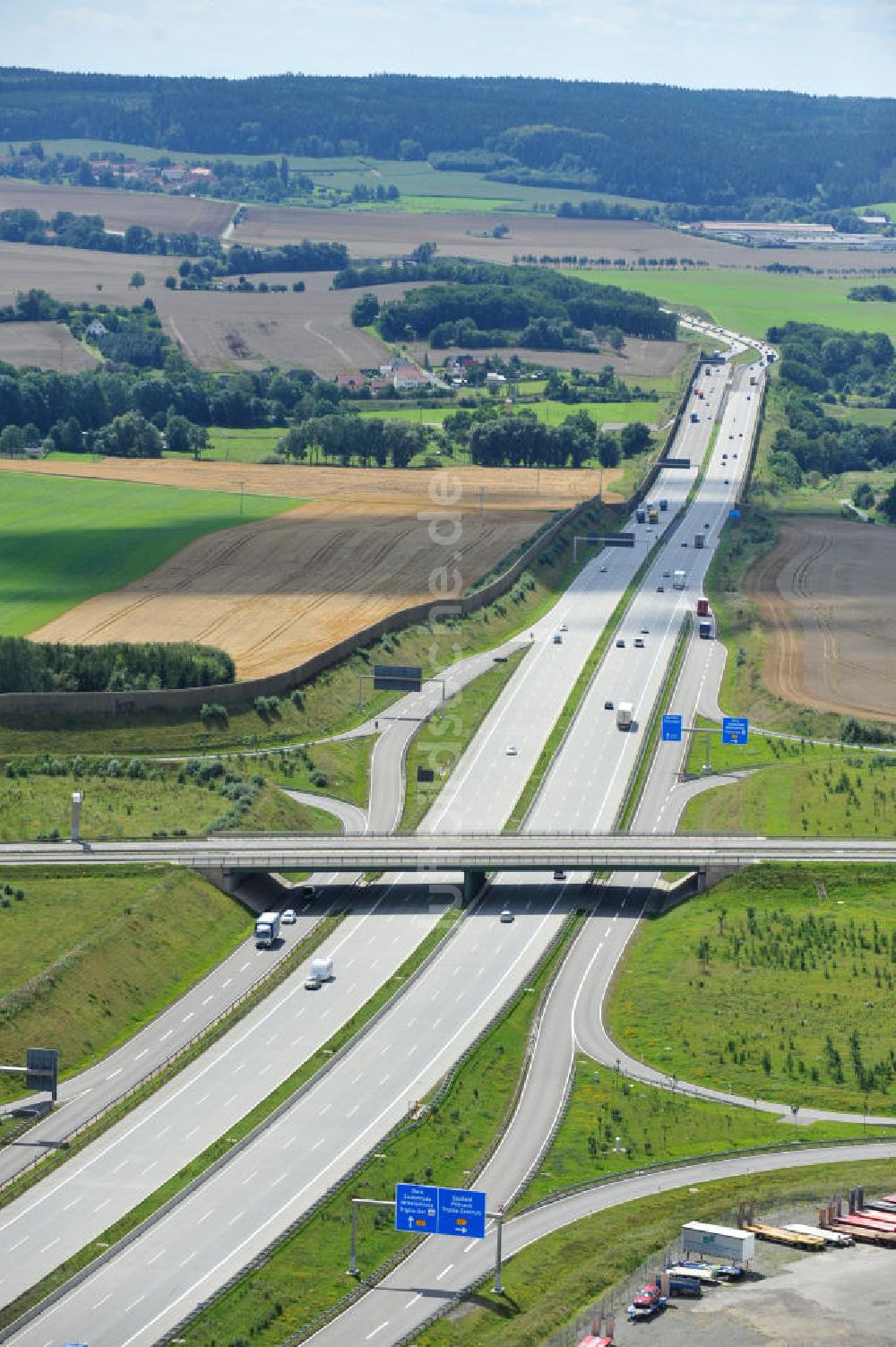 Luftaufnahme Oberpöllnitz - Bauwerke und Streckenführung der BAB Bundesautobahn A9 bei Oberpöllnitz in Thüringen