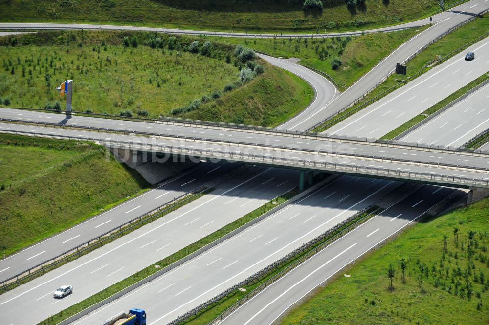 Oberpöllnitz von oben - Bauwerke und Streckenführung der BAB Bundesautobahn A9 bei Oberpöllnitz in Thüringen