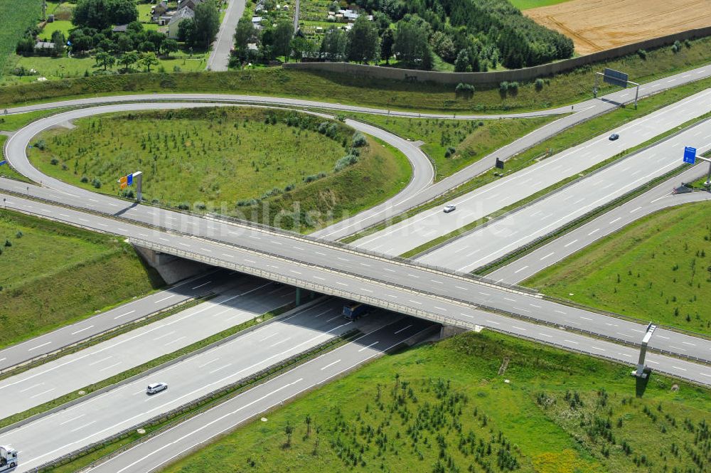 Luftaufnahme Oberpöllnitz - Bauwerke und Streckenführung der BAB Bundesautobahn A9 bei Oberpöllnitz in Thüringen