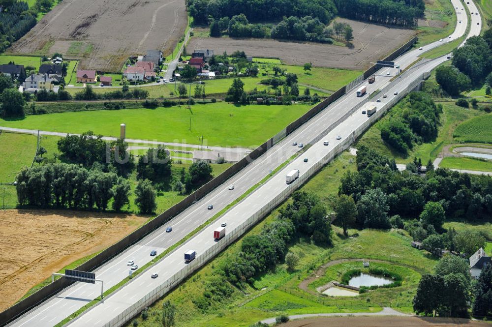 Oberpöllnitz aus der Vogelperspektive: Bauwerke und Streckenführung der BAB Bundesautobahn A9 bei Oberpöllnitz in Thüringen