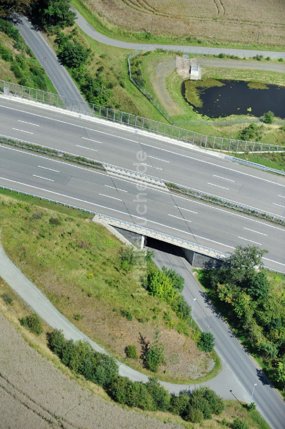 Oschitz aus der Vogelperspektive: Bauwerke und Streckenführung der BAB Bundesautobahn A9 bei Oschitz in Thüringen