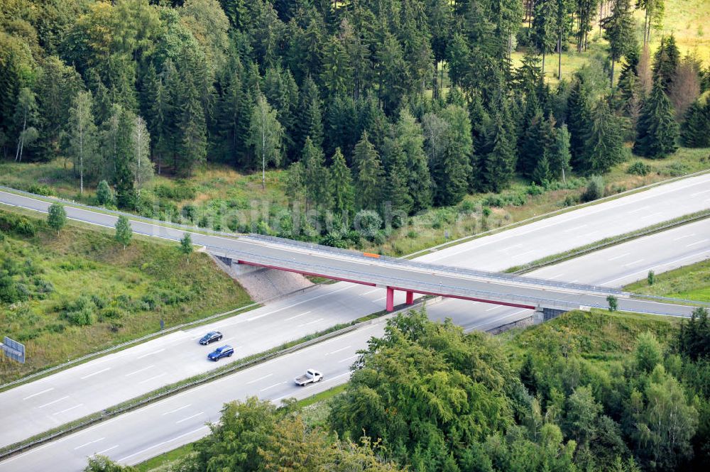 Oschitz aus der Vogelperspektive: Bauwerke und Streckenführung der BAB Bundesautobahn A9 bei Oschitz in Thüringen