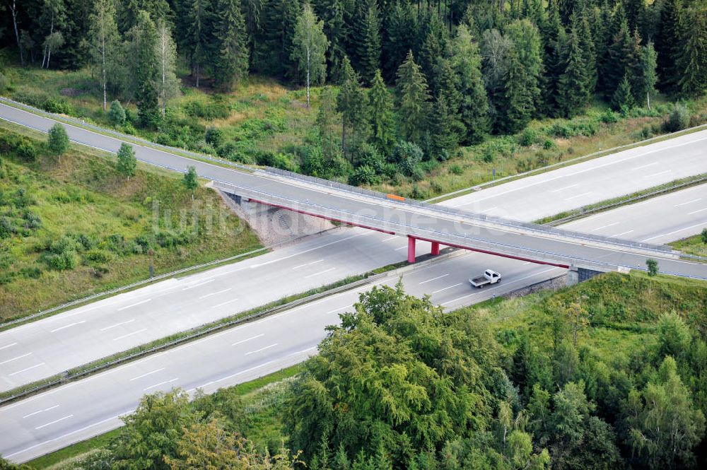 Luftbild Oschitz - Bauwerke und Streckenführung der BAB Bundesautobahn A9 bei Oschitz in Thüringen