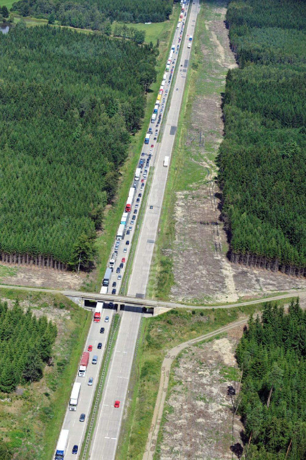 Luftbild Pahnstangen - Bauwerke und Streckenführung der BAB Bundesautobahn A9 bei Pahnstangen in Thüringen